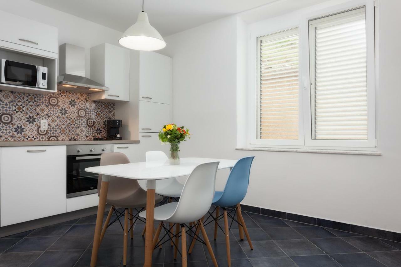 Apartman Bura セニ エクステリア 写真